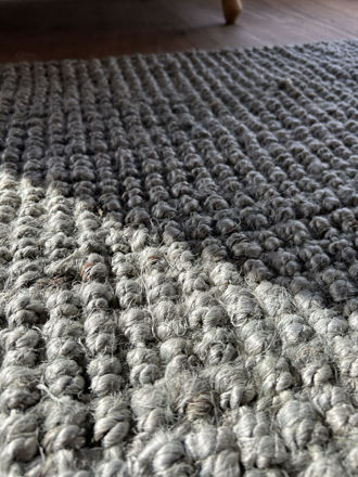 alfombra gris de fibra natural 