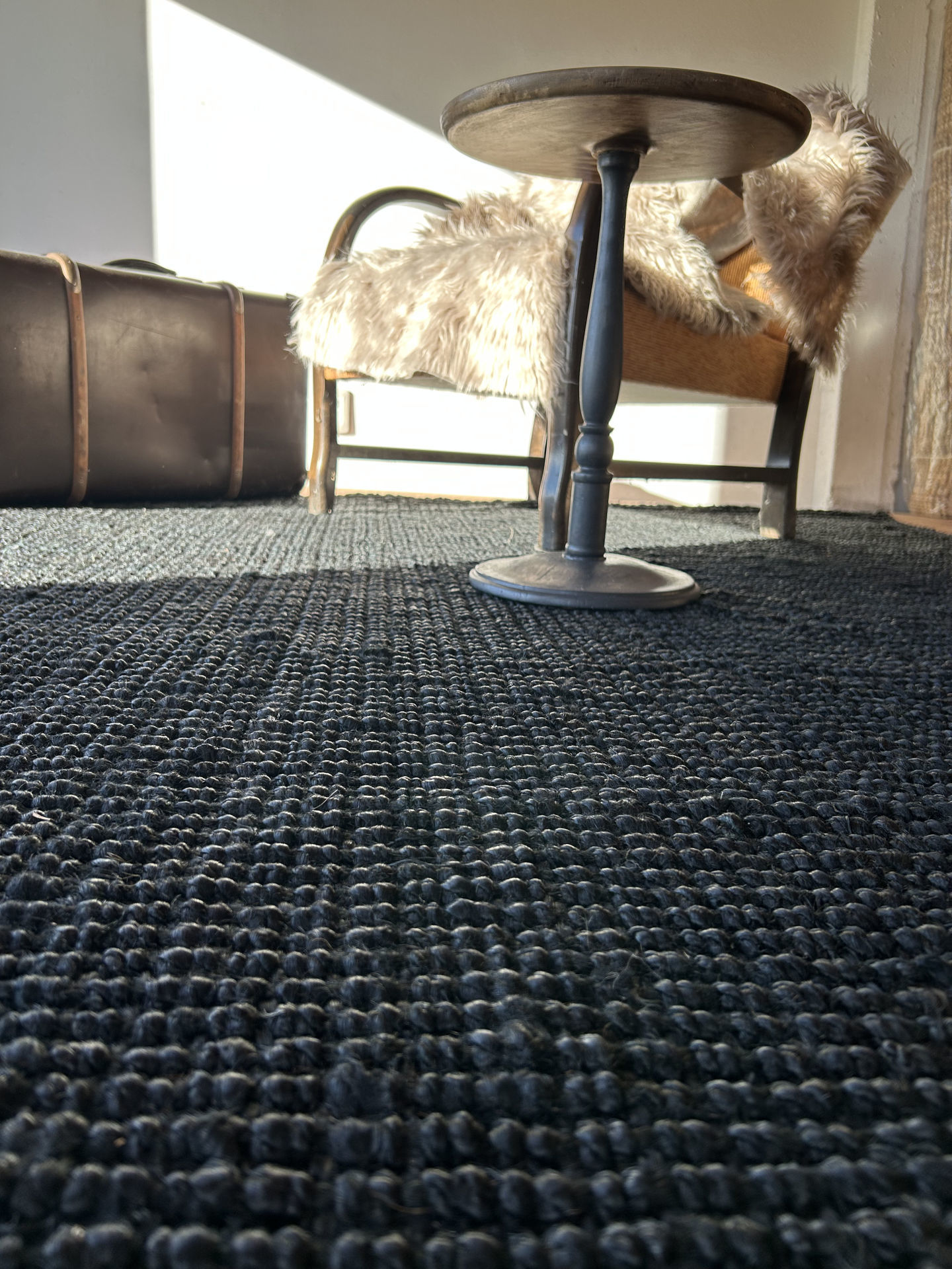 alfombra negra de yute