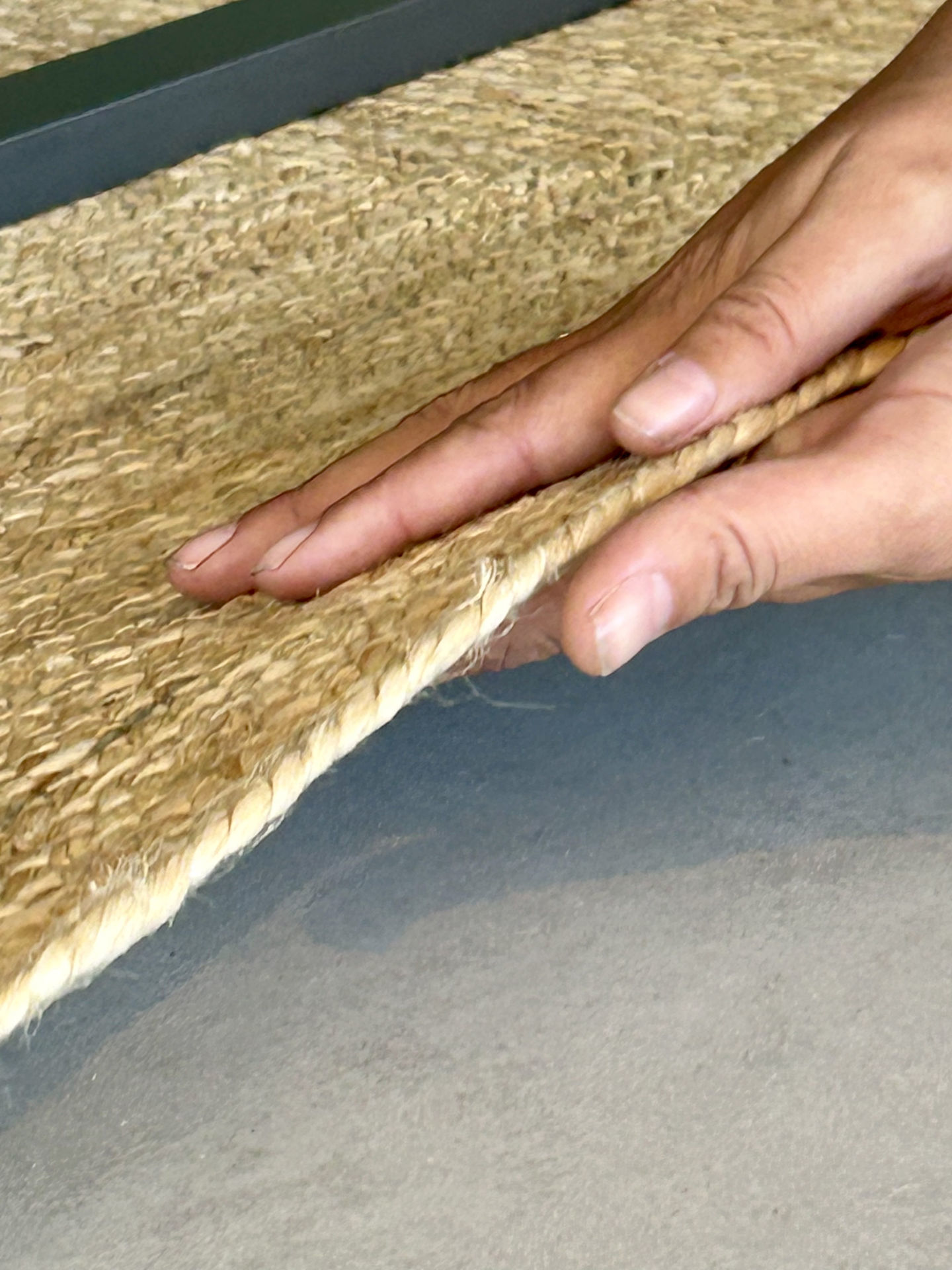 Alfombra tejida a mano de yute